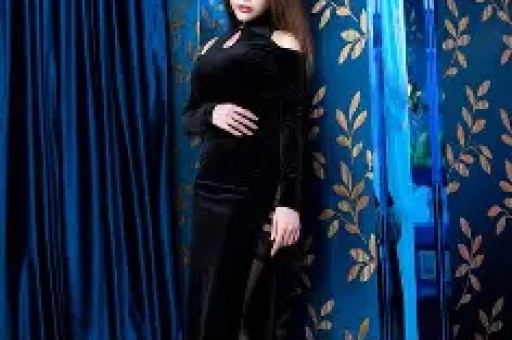 陪睡陪玩已过时！又一女星自曝潜规则当众被强吻、伸手进裤子
